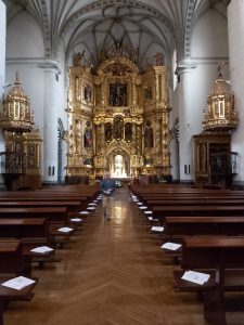 José Ortega, presentador del concierto en la iglesia de san Miguel.