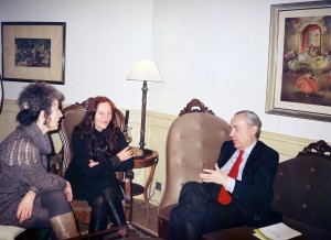 Con Consuelo Allué y Luis Alberto de Cuenca